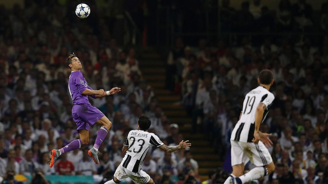 Who jumped higher than Ronaldo?