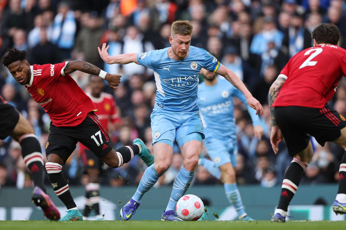 man-united-vs-man-city-is-manchester-red-or-blue-top-details