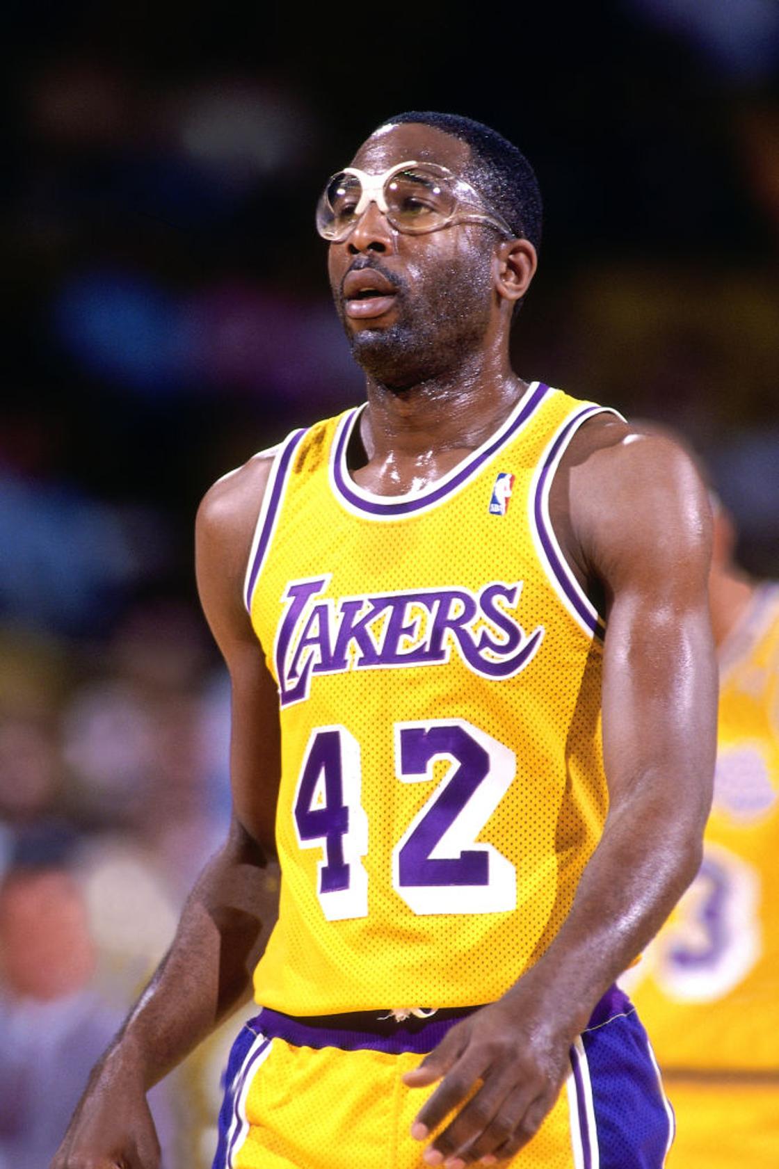 10 best basketball players with goggles: Who tops the list ...