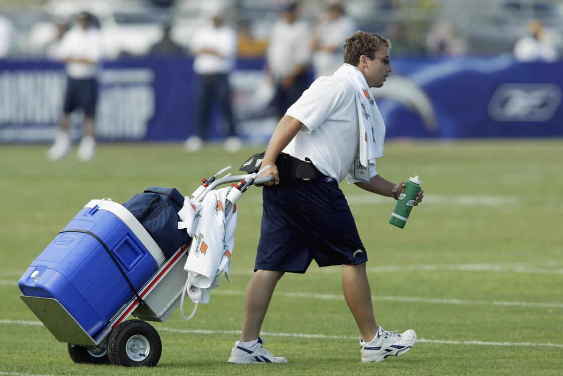 How much do NFL waterboys get paid?