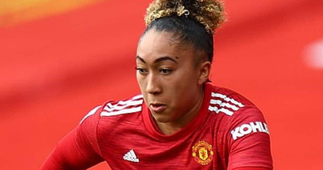 Lauren James playing for Manchester United.