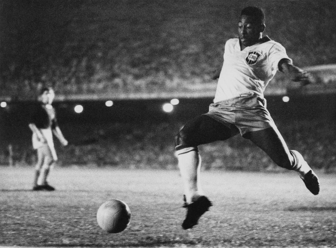Why Pelé is greater than Messi?