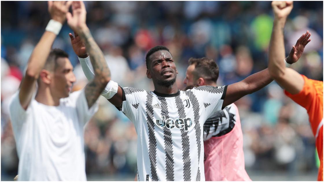 Paul Pogba celebrates with teammates in front of their fans after the Serie A match between Atalanta BC and Juventus at Gewiss Stadium. Photo by Emilio Andreoli.