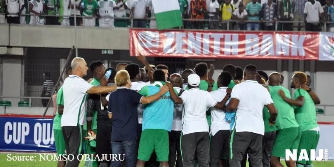 FT: Nigeria 4 - 0 Cameroon