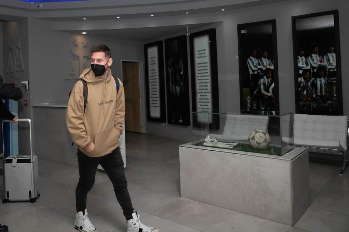 Lionel Messi Models Chelsea Boots in Louis Vuitton Travel