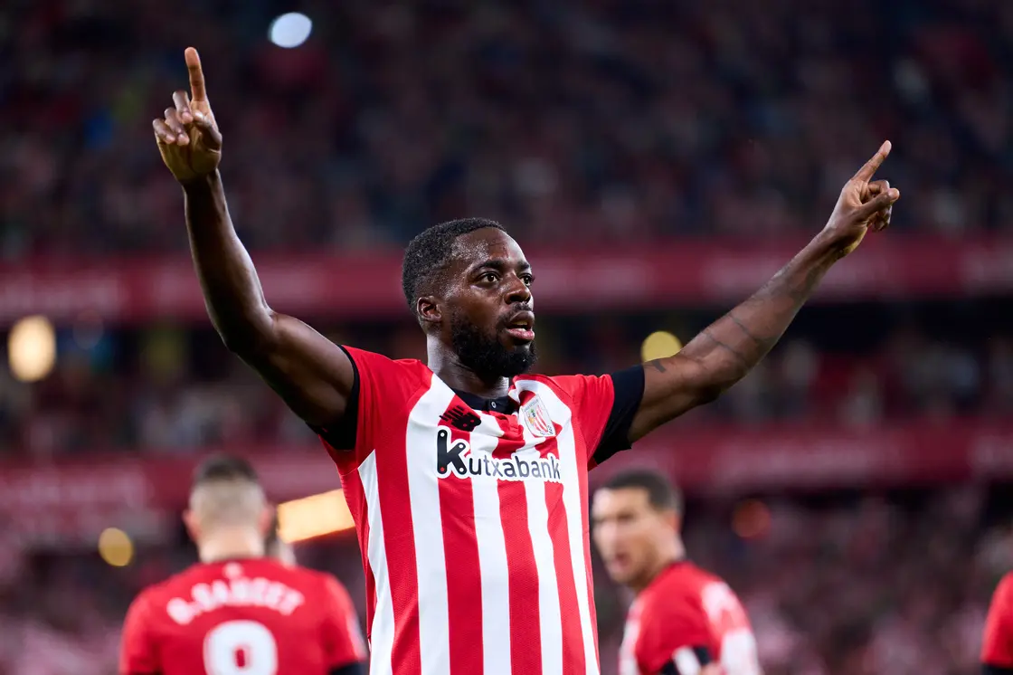 Valencia, Spain. 2nd Mar, 2022. Valencia's Gabriel Paulista vies with  Athletic Bilbao's Inaki Williams during the King Cup semifinal second leg  match between Valencia and Athletic Bilbao in Valencia, Spain, March 2, 2022.  Credit: Str/Xinhua/Alamy Live News