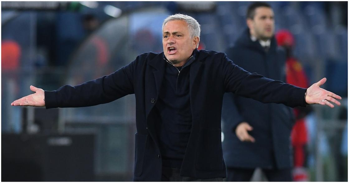 Jose Mourinho Aims Sly Dig At Maurizio Sarris Smoking Ahead Of Rome Derby 