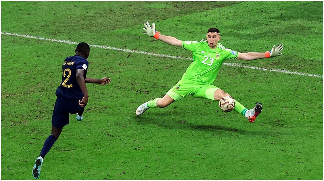 Emi Martinez Explains How He Won the World Cup for Argentina With His  Incredible Kolo Muani Save