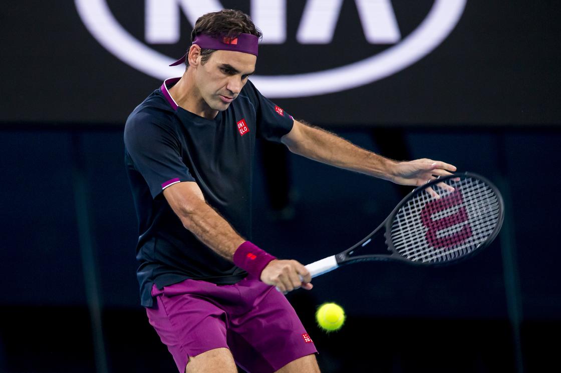 What racket does Federer really use?