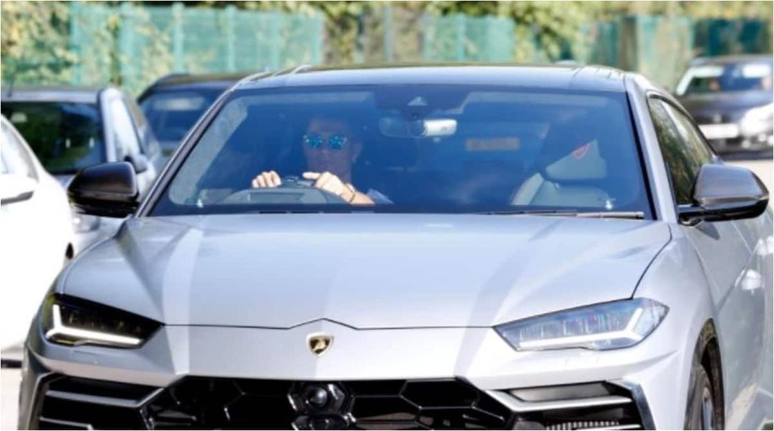 Cristiano Ronaldo drives into United training ground.
Photo: SunSport.