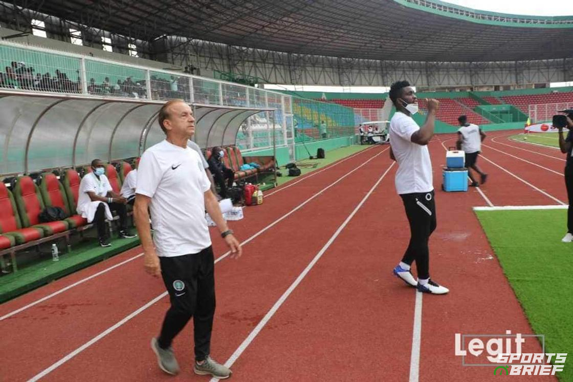 Gernot Rohr and assistant Yobo