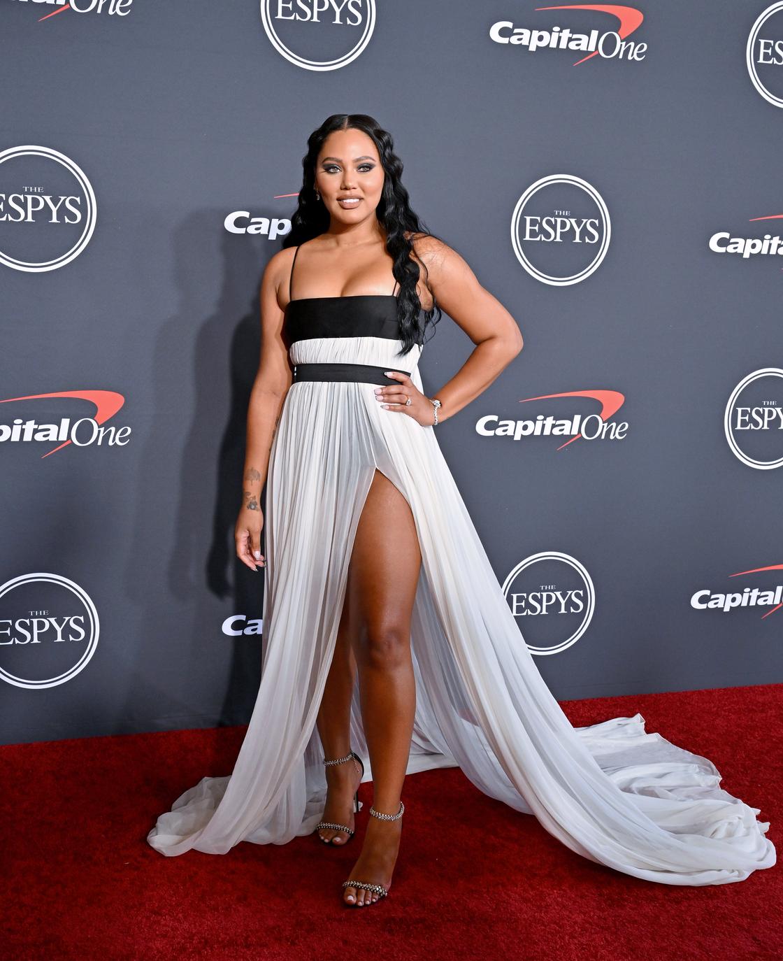 Who is Ayesha Curry, Steph Curry's wife? Bio and all the facts about her -  