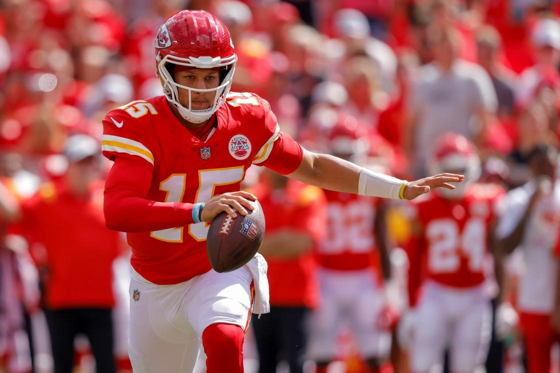 Which NFL records does Patrick Mahomes have?