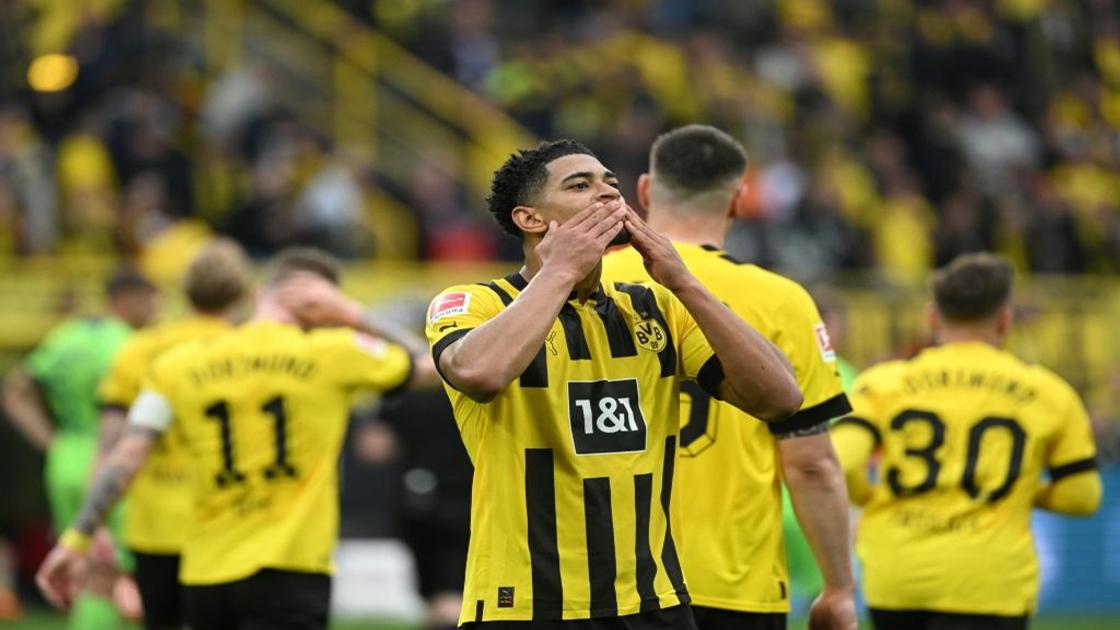 Dortmund turn to bitter rivals Schalke to keep title dream alive