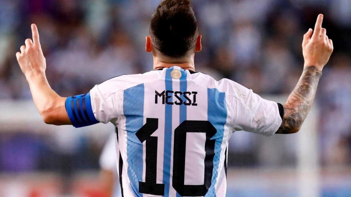 Lionel Messi unveils Argentina's 2022 World Cup kit