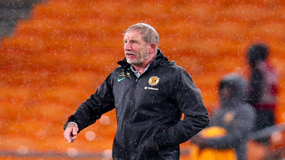 Former Kaizer Chiefs player urges under fire coach Stuart Baxter to forget the past and adapt
