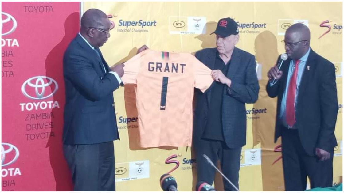 Former Chelsea manager Avram Grant has been named Zambia coach