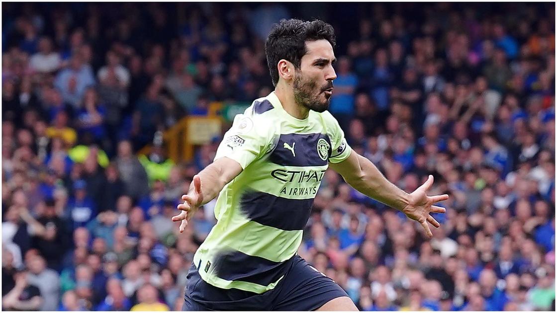 Fans hail 'legend' Gundogan for helping City beat Everton