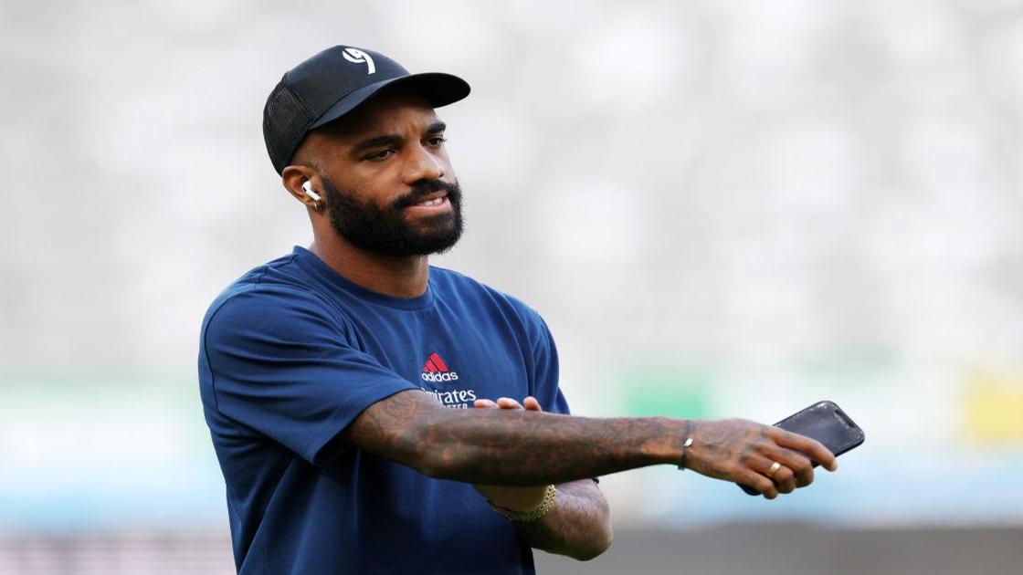 Alexandre Lacazette's salary, house, cars, contract, dating, net worth, age, stats