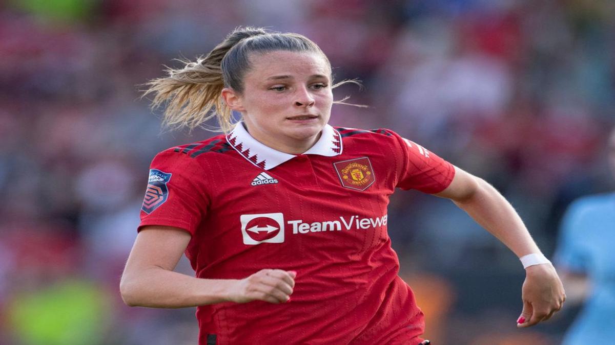 Manchester United Women's Ella Toone signs contract extension