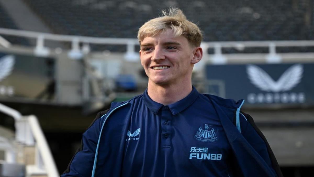 Newcastle Boss Howe Weighing Up Gordon Role Against Everton