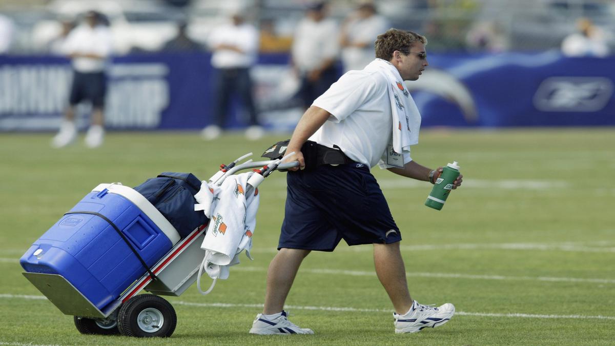 NFL waterboy salary How much does a waterboy earn on average?