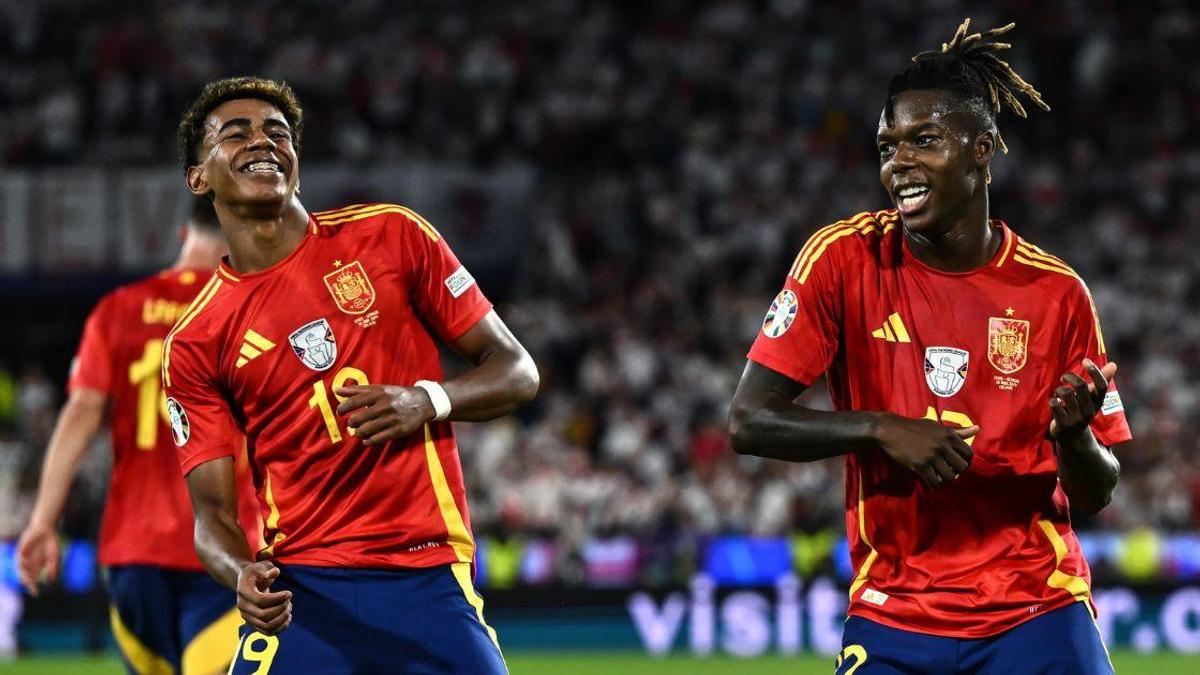 Lamin Yamal y Neco Williams comparten un momento divertido tras la victoria de España sobre Georgia en la Eurocopa 2024