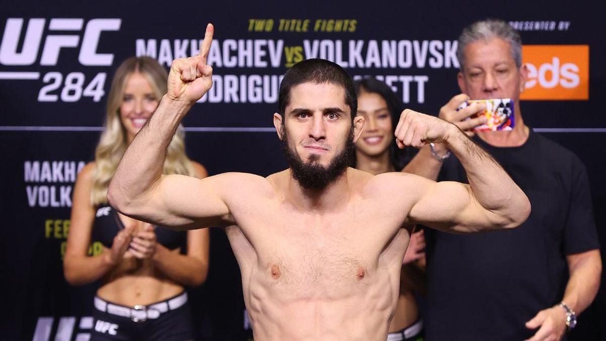 Islam Makhachev Defeats Alexander Volkanovski To Retain Lightweight ...