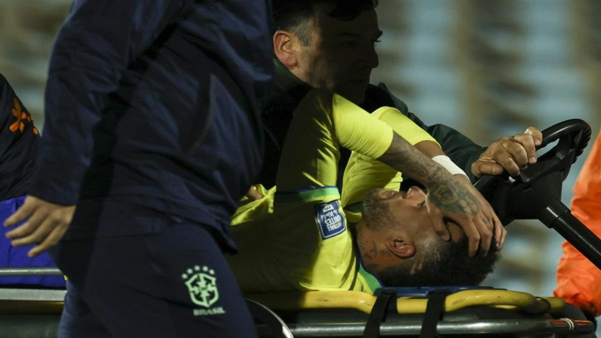 Neymar Has Torn Knee Ligament, Facing Surgery