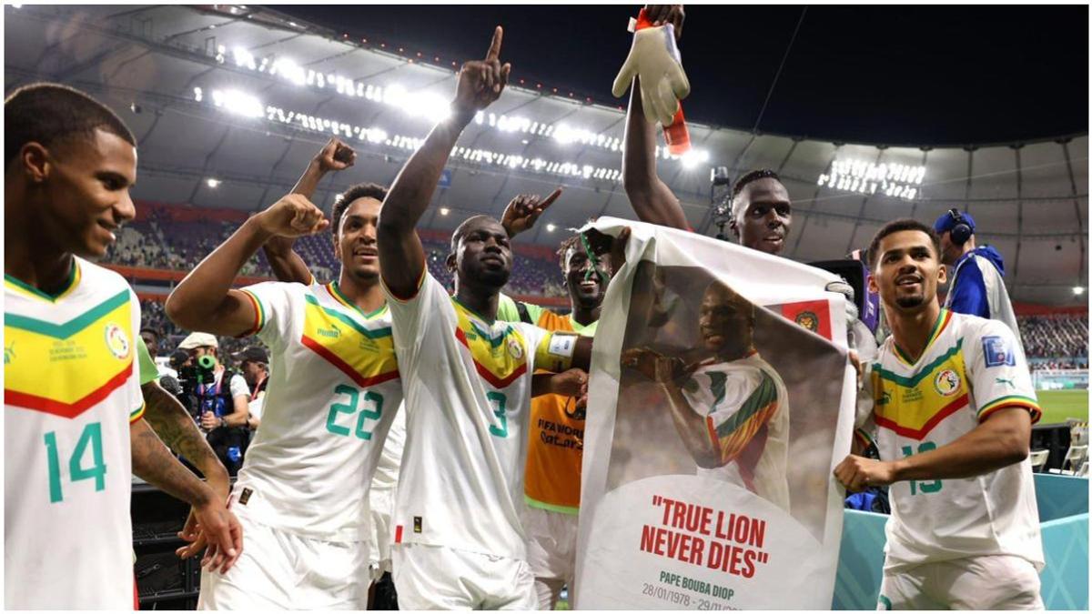 Heroic Senegal Players Pay Tribute to the Late Papa Diop After Reaching  World Cup Round of 16