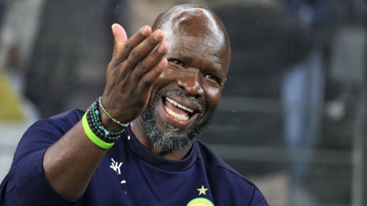 Swallows FC Appoint Mamelodi Sundowns’ Steve Komphela As Club’s New ...