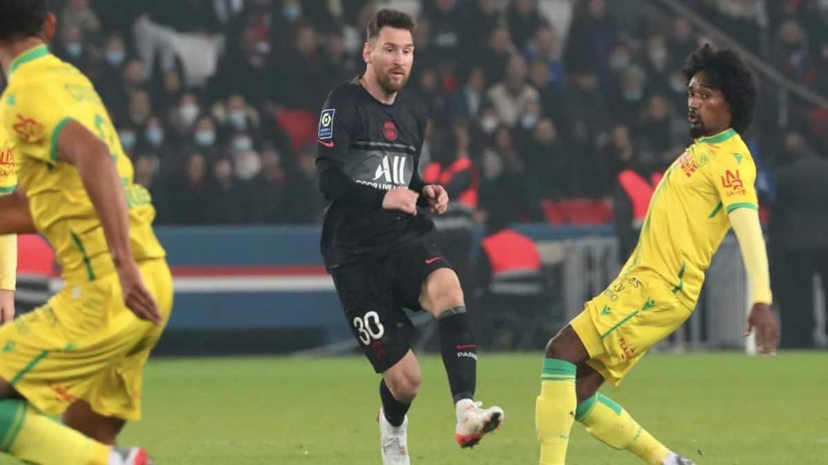 PSG wear gold-tinted kit in win over Monaco to celebrate star man Lionel  Messi winning SEVENTH Ballon d'Or