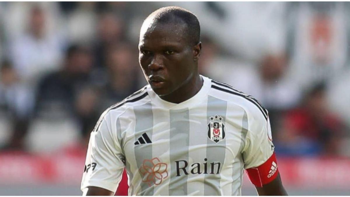 Vincent Aboubakar of Besiktas controls the ball during the Super