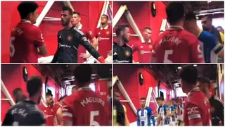 Video: Awkward moment Maguire leads his United teammates to stand on the wrong side of the tunnel emerges