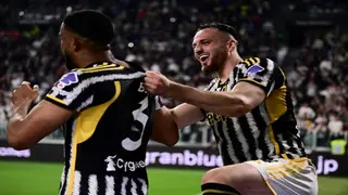 Juve scrape past Fiorentina, Napoli win with stunners at Monza