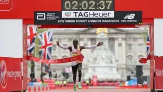 London Marathon: Eliud Kipchoge wins race, shows Mo Farah dust