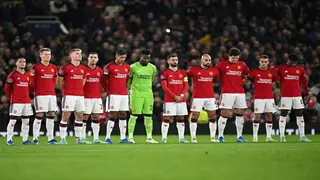 Man Utd pay homage to legend Charlton