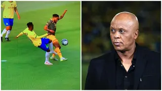 Kaizer Chiefs Legend Doctor Khumalo Reacts to Referees’ Failure to Award Penalty Against Sundowns