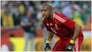 Suspended Kaizer Chiefs Veteran Goalkeeper Itumeleng Khune Trains Alone at Home