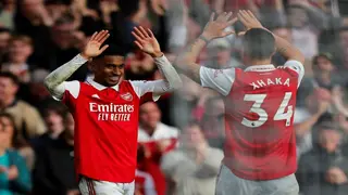 Five-star Arsenal back on top of the Premier League