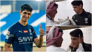 Video: Al Hilal Fan Surprises Goalkeeper Yassine Bounou With Special Gift After Clean Sheet on Debut