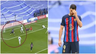 Photo shows how Lewandowski missed open goal opportunity for Barcelona in El Clasico