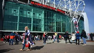 Zilliacus says offer to buy Man Utd still on the table