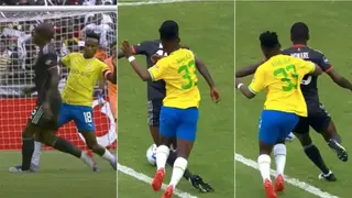 Orlando Pirates 'Deserved Penalty' vs Mamelodi Sundowns, Themba Zwane Should Have Been Shown Red Card