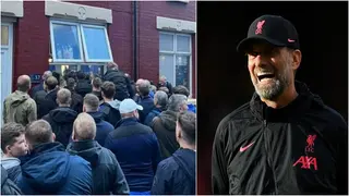 Interesting moment as Everton fans stop at random house to watch Liverpool losing to Arsenal