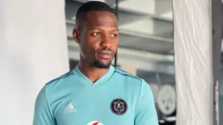Tshegofatso Mabasa to remain at Orlando Pirates, club extends current contract but fans remain divided