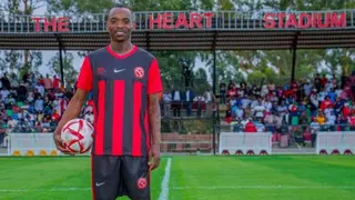 Khama Billiat’s Homecoming Suffers Setback As Opposition Players Target Former Kaizer Chiefs Star