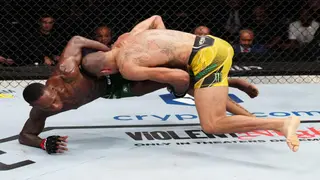 Alex Pereira knocks out Nigeria's Israel Adesanya again in tough UFC battle, video