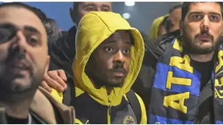 Fenerbahce Fans Chant Bright Osayi Samuel's Name After Brave Reaction During Pitch Invasion: Video