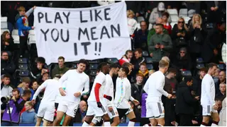 Manchester United fans send message to players before Fulham game